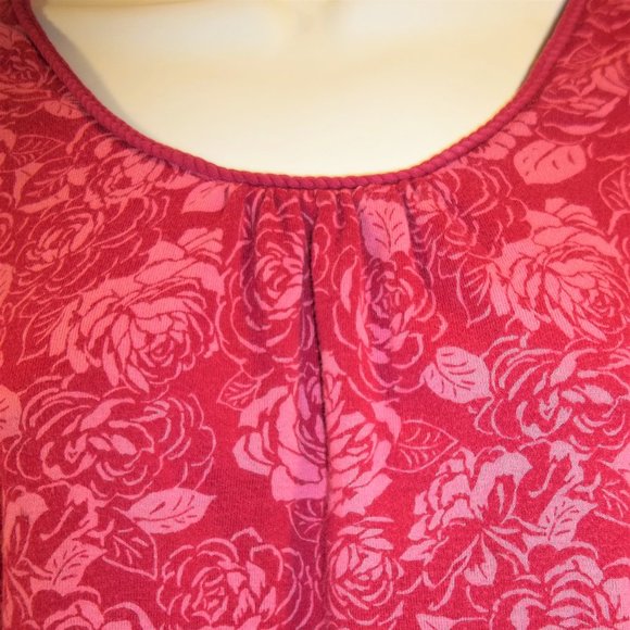 St. John's Bay Womens Top Blouse Size M Scoop Neckline Pleated Roses Red Pink - Picture 3 of 6
